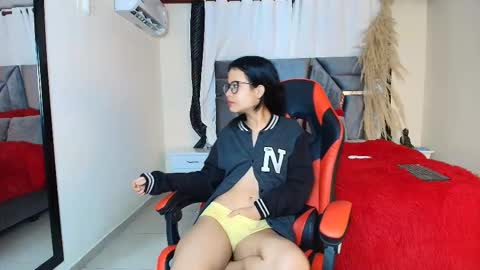 Snapshot of minilove_01 chatting on October 10, 1:16 pm minilove_01 online show from October 10, 1:16 pm