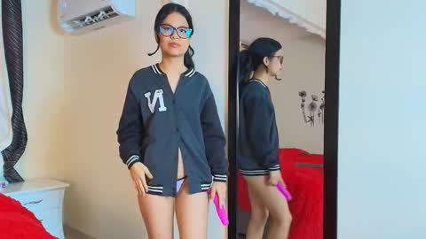 Snapshot of minilove_01 chatting on October 4, 1:39 pm minilove_01 online show from October 4, 1:39 pm