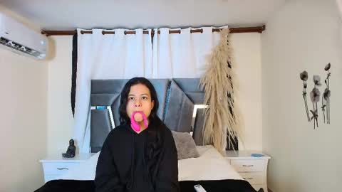 Snapshot of minilove_01 chatting on October 14, 12:41 pm minilove_01 online show from October 14, 12:41 pm