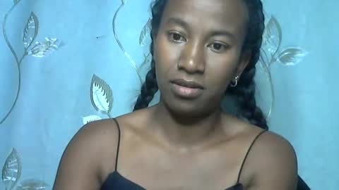 minouch211907 online show from April 16, 10:45 pm