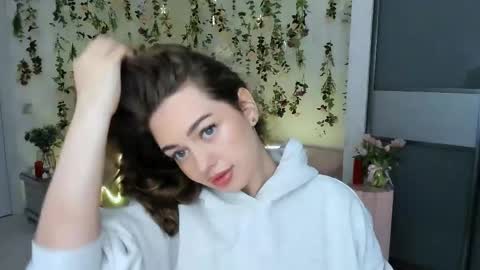 Emma online show from June 1, 7:15 pm