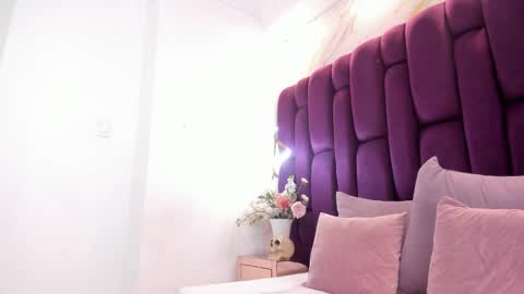 Miranda  online show from March 14, 6:20 pm