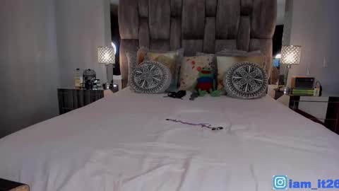 Snapshot of mirandacollins_ chatting on September 19, 1:48 am Miranda online show from September 19, 1:48 am