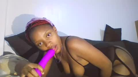 PeachySin online show from July 28, 4:05 pm
