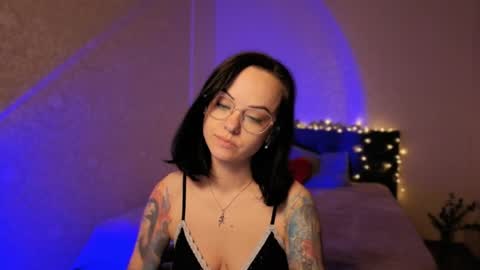 MiraSkyy online show from May 6, 8:24 pm