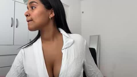 Snapshot of mirella_beck chatting on October 28, 5:30 pm Mirella online show from October 28, 5:30 pm