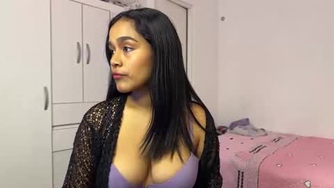 Snapshot of mirella_beck chatting on October 12, 2:36 am Mirella online show from October 12, 2:36 am