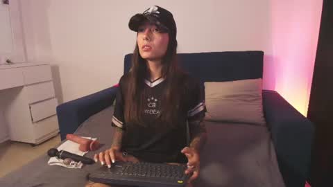 KRAVE  online show from August 1, 9:28 pm