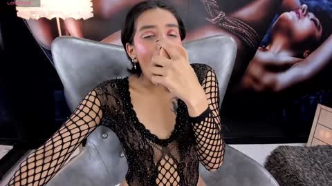 Snapshot of miss__martina chatting on December 18, 2:32 am Martina online show from December 18, 2:32 am