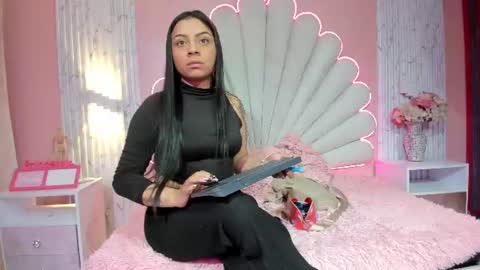 miss__star_ online show from June 18, 2:22 pm