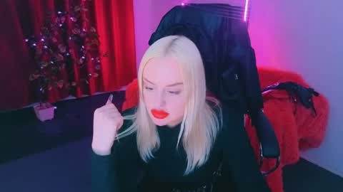 miss_alice_silver online show from May 3, 7:17 pm