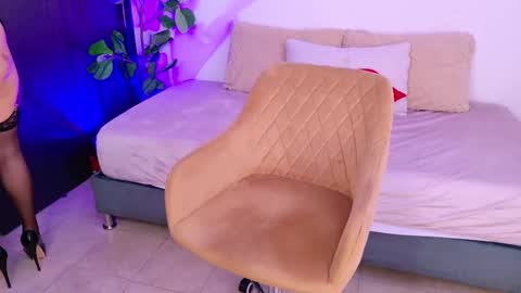 Snapshot of miss_charlize__ chatting on October 19, 8:55 pm Charlize online show from October 19, 8:55 pm