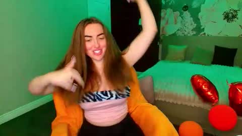 miss_kiten online show from June 7, 9:10 pm