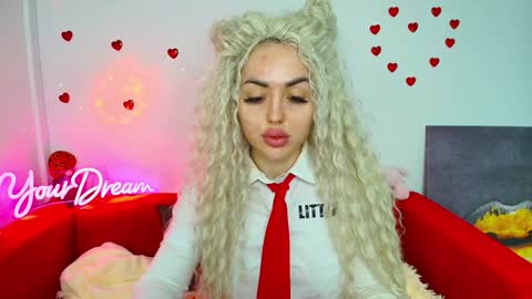 Snapshot of miss_kiten chatting on February 1, 7:34 pm miss_kiten online show from February 1, 7:34 pm