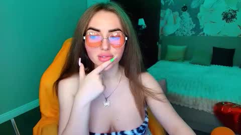 miss_kiten online show from June 8, 1:28 am