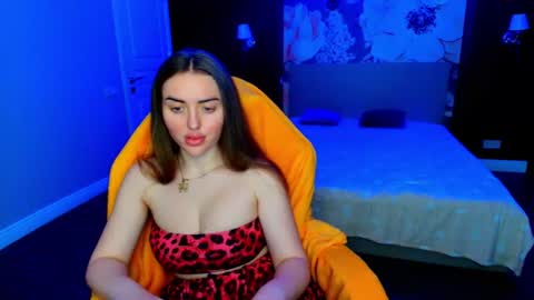 miss_kiten online show from June 19, 8:34 pm