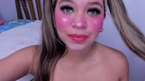 miss_lucyla online show from June 9, 11:09 am