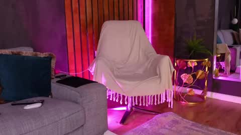 miss_m online show from May 17, 5:23 pm