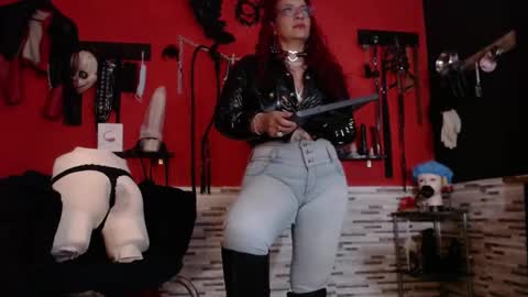 Snapshot of miss_mirandaa chatting on September 26, 1:25 am Mistress Miranda online show from September 26, 1:25 am