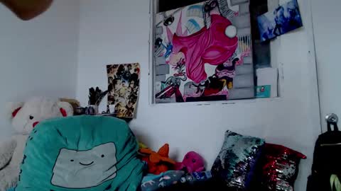 Snapshot of miss_spy chatting on September 17, 3:43 pm Kortana 2.0 dont forget thumbs up and follow me on twitter online show from September 17, 3:43 pm