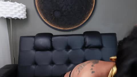 Vaiolette online show from April 13, 11:11 am