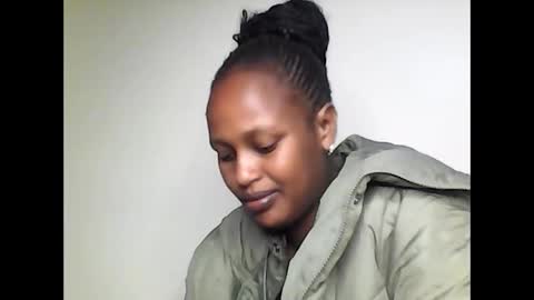 miss_vall online show from October 15, 7:05 pm