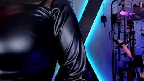 Miss Alix and Mia Slave online show from November 24, 7:05 pm