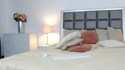        n g e l i n a        online show from September 25, 2:49 pm