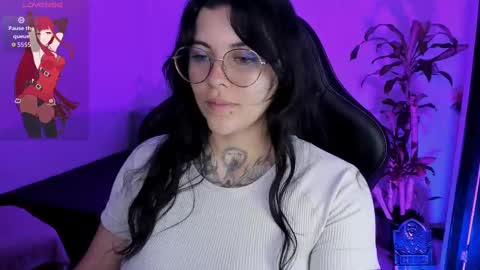 Snapshot of misscharlottte_18 chatting on October 18, 2:47 am Missy Charlottte. Hey remember to give me a thumbs up ty online show from October 18, 2:47 am