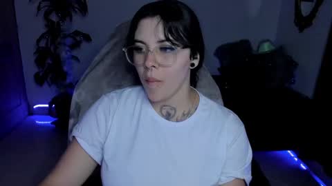 Snapshot of misscharlottte_18 chatting on December 25, 7:03 am Missy Charlottte. Hey remember to give me a thumbs up ty online show from December 25, 7:03 am