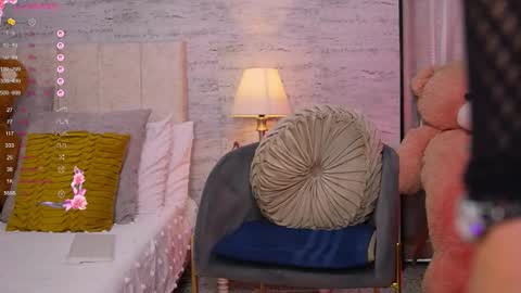 D A N A online show from February 24, 9:57 pm