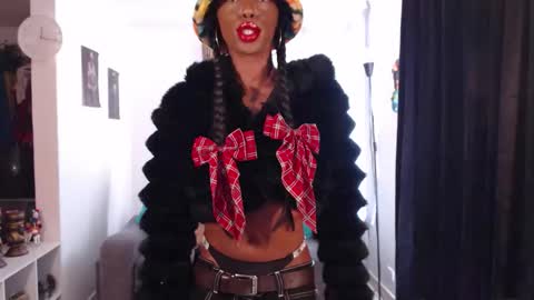 Emilie Diaz online show from February 5, 4:43 pm