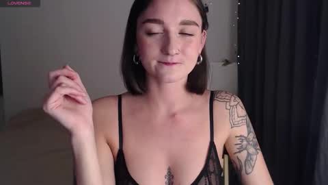 missfiti online show from November 14, 5:35 pm