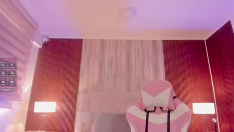 Bella Castillo online show from December 20, 11:54 am