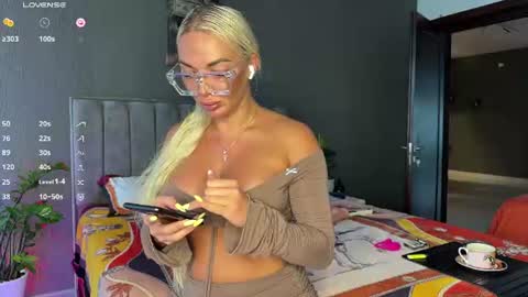 Jess online show from June 22, 3:25 am