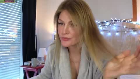 Snapshot of misslucci chatting on December 15, 9:56 am Misslucci online show from December 15, 9:56 am