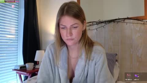 Snapshot of misslucci chatting on December 3, 9:42 am Misslucci online show from December 3, 9:42 am