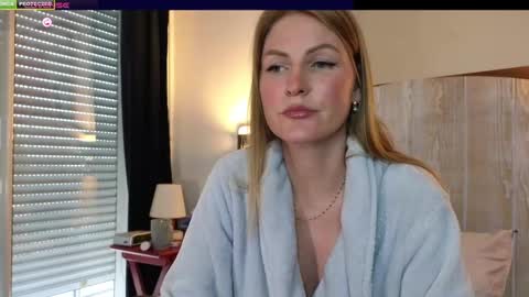Snapshot of misslucci chatting on February 8, 10:18 am Misslucci online show from February 8, 10:18 am