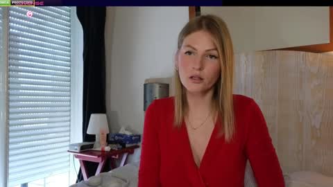 Snapshot of misslucci chatting on February 14, 9:24 am Misslucci online show from February 14, 9:24 am