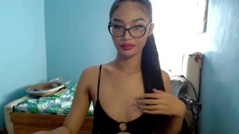 missminervaa online show from July 14, 1:17 am