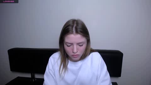 Olivia online show from December 10, 1:44 pm