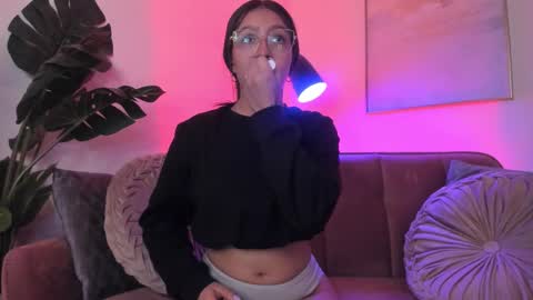 Isabel Mendez online show from November 4, 11:10 pm