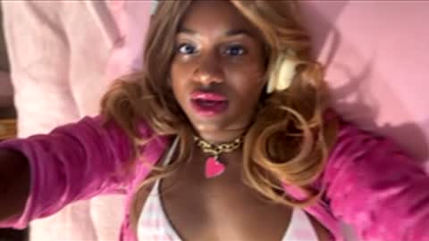 misspastelallure online show from December 16, 8:09 am