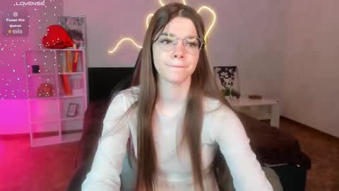 misss_evelyne online show from February 19, 1:27 am