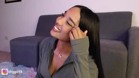 missvirggii online show from March 12, 1:36 am