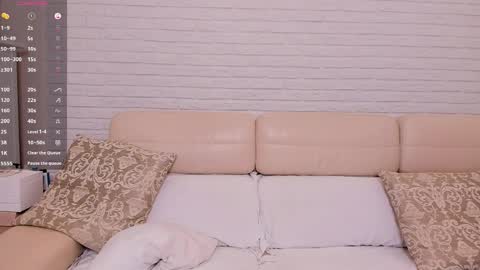 missxcaprice online show from April 6, 4:46 am