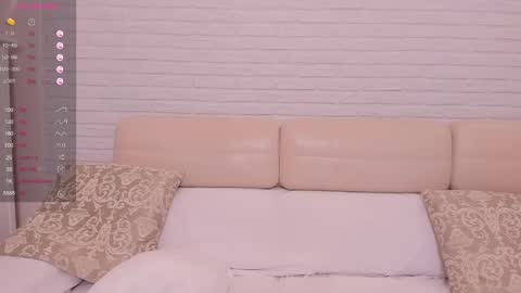 Snapshot of missxcaprice chatting on February 19, 1:39 pm missxcaprice online show from February 19, 1:39 pm