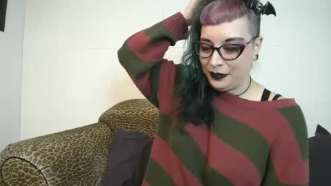 Missy Dee online show from January 7, 7:52 am