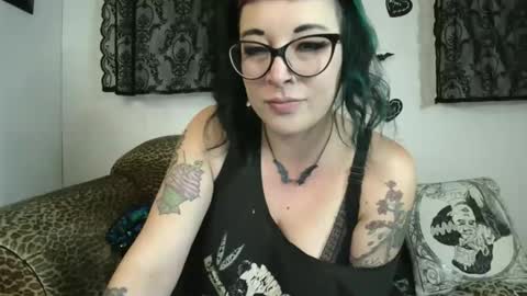 Missy Dee online show from May 12, 6:21 am