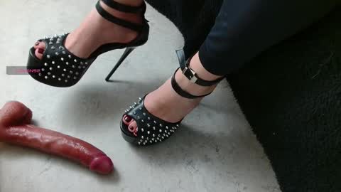 Snapshot of mistress_angelina777 chatting on September 25, 9:52 am mistress_angelina777 online show from September 25, 9:52 am